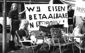 mei 1973 BHW-demonstratie op het Stadhuisplein te Leiden Tegen huisuitzetting en voor betaalbare nieuwbouw