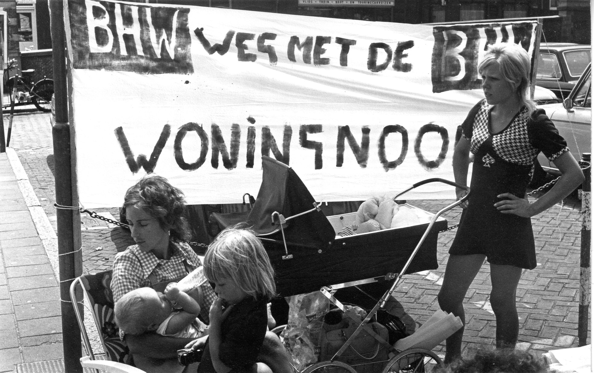 mei 1973 BHW-demonstratie op het Stadhuisplein te Leiden Tegen huisuitzetting en voor betaalbare nieuwbouw